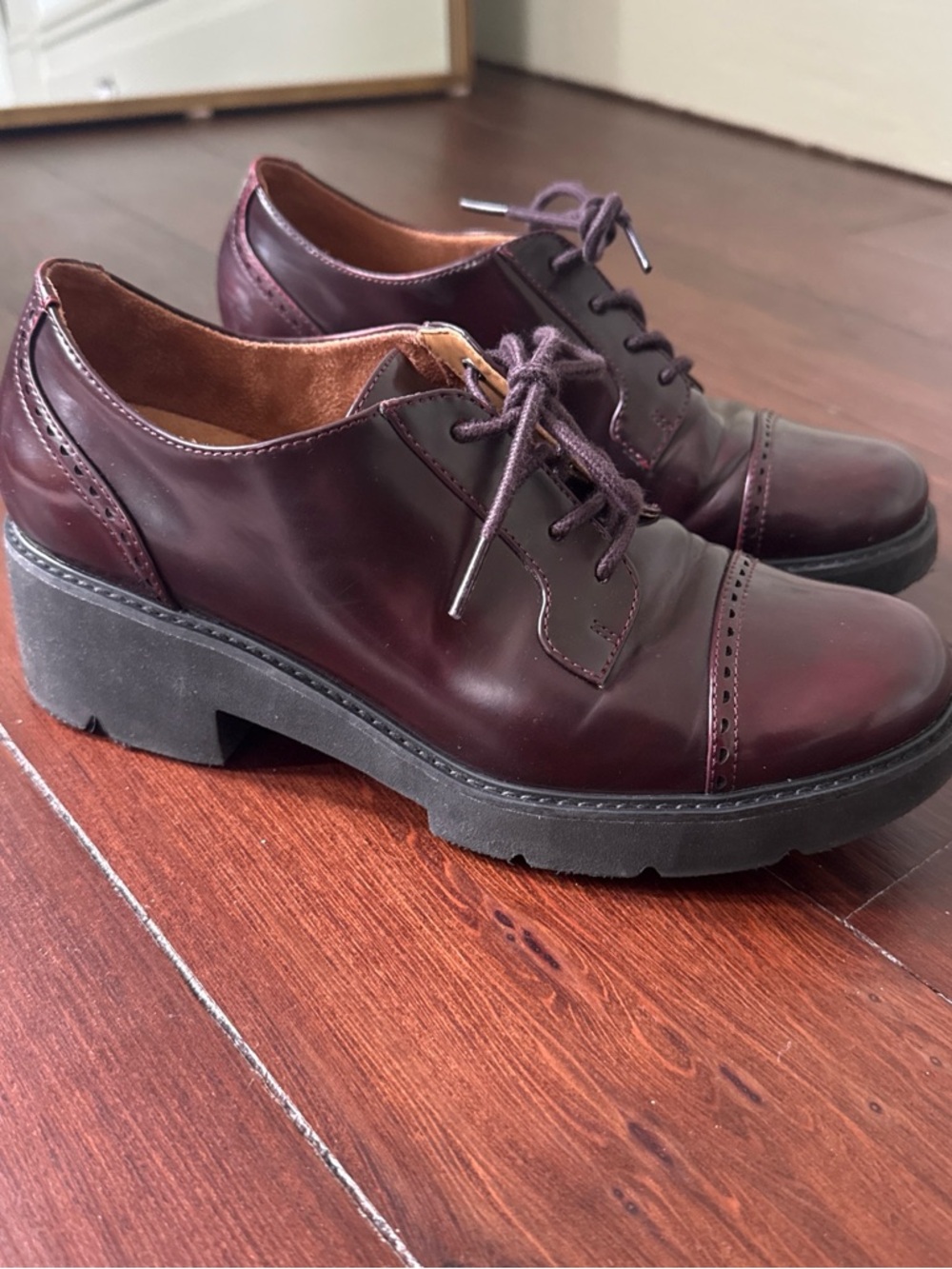 Women's Burgundy Lace-Up Stacked Heel patent leather Oxfords